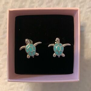 Turtle stud earrings: Brand NEW